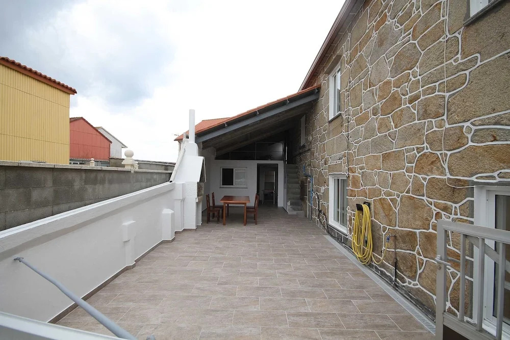 House - 5 Bedrooms with Sea views - 107775