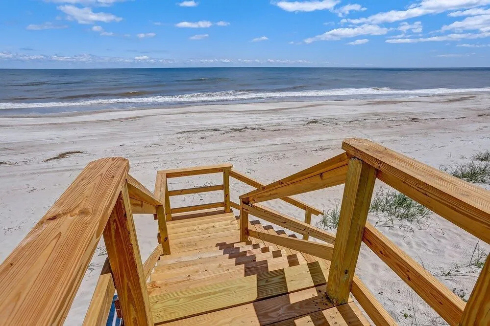 Sparkling Retreat Steps to Beach Fenced Backyard Snowbird Availability