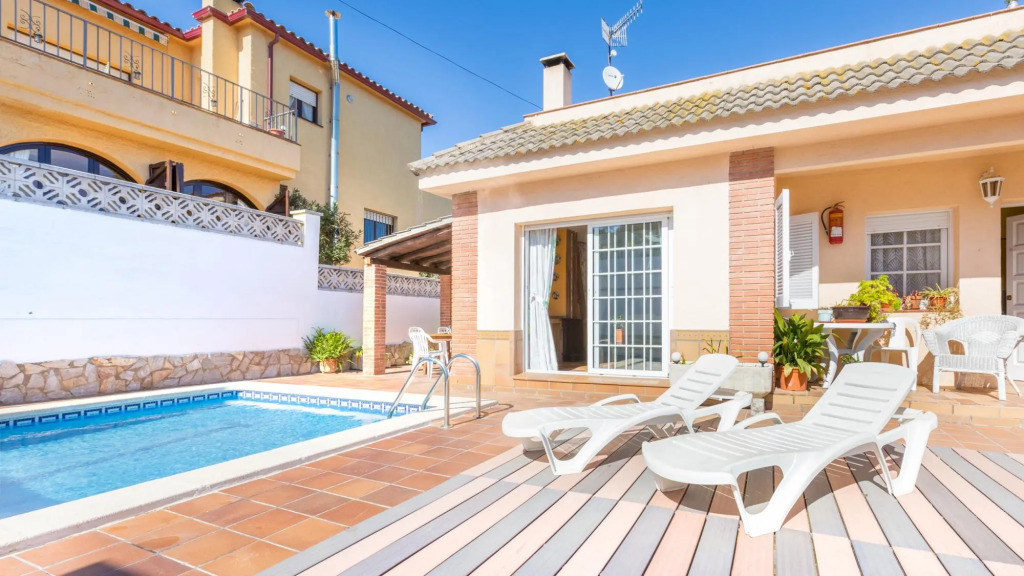 Del Pi in Blanes with 4 bedrooms and 2 bathrooms