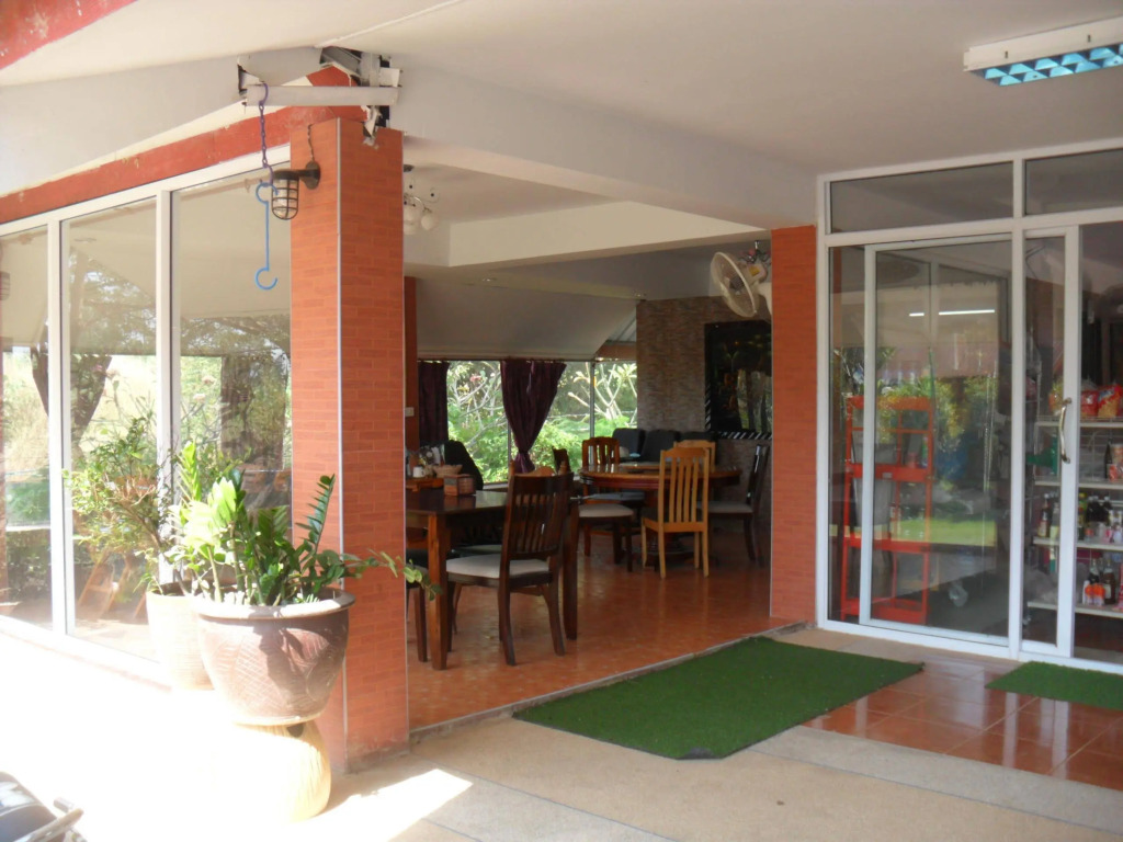 Maneerat Resort