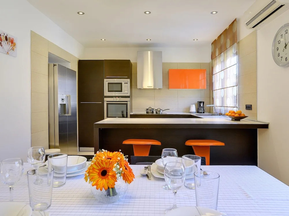 Modern Holiday Home With Swimming Pool, Terrace With Bbq, Near the Center of Pula