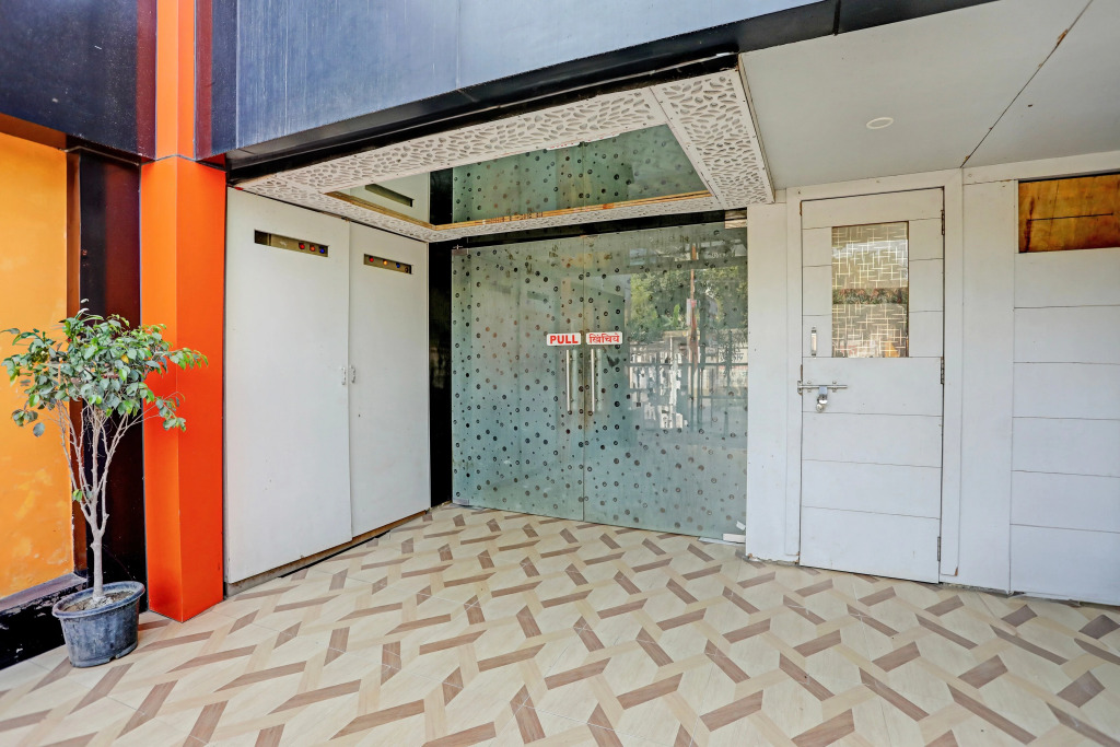 Super Hotel O Hyderabad Gate IIT BHU