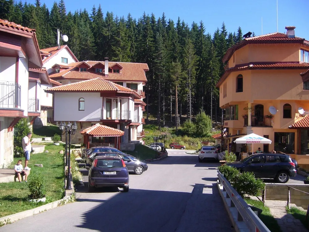 2 bedroom, 2 showeroom Villa suitable for a family skication and remote working