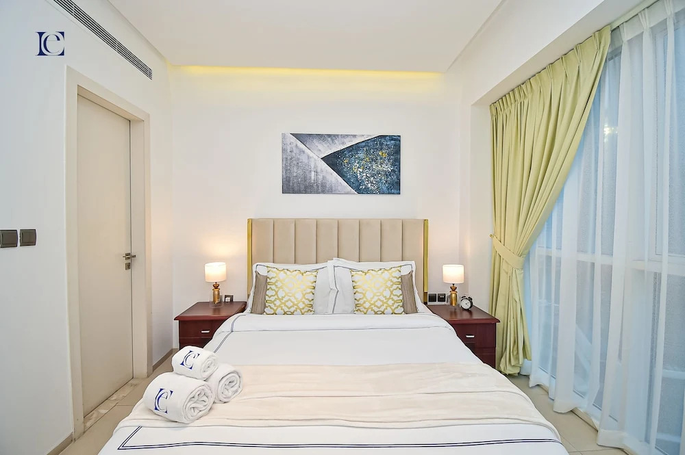 VST - Spacious Furnished 1BR in Marina