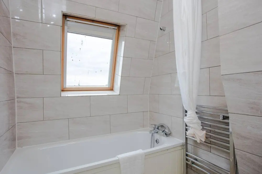 Top Floor Studio Next to Clapham Junction Station