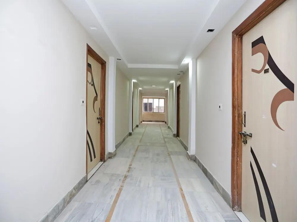 OYO 12546 Hotel Madhuban