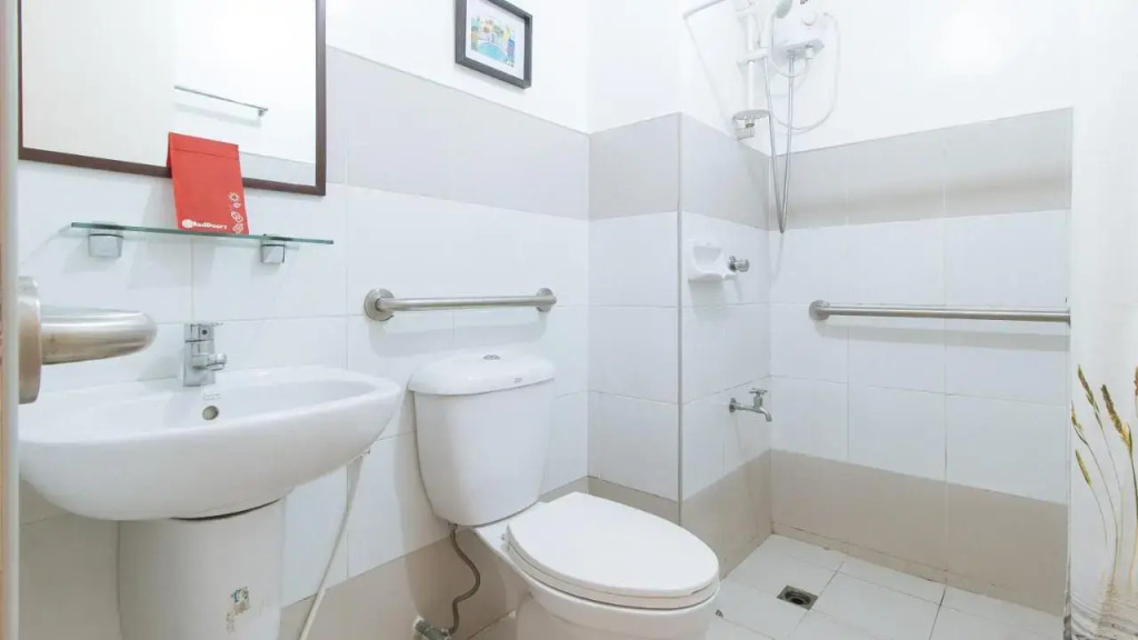 RedDoorz Plus @ Buendia Ave Makati