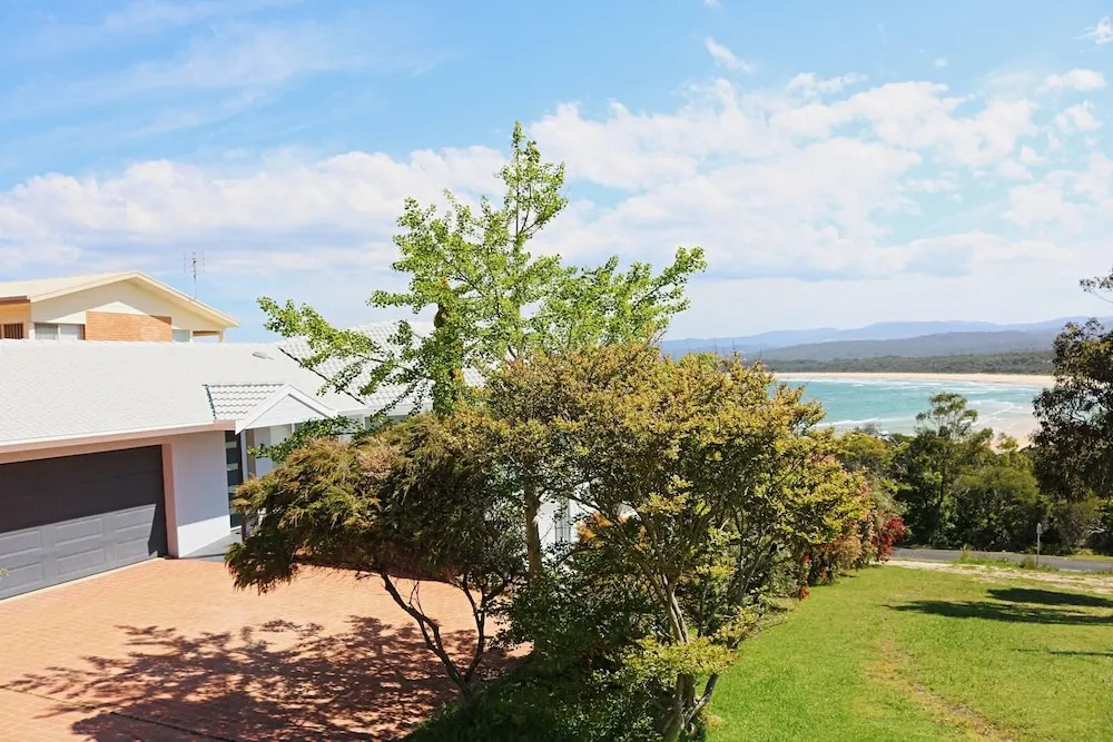 Bar Beach House