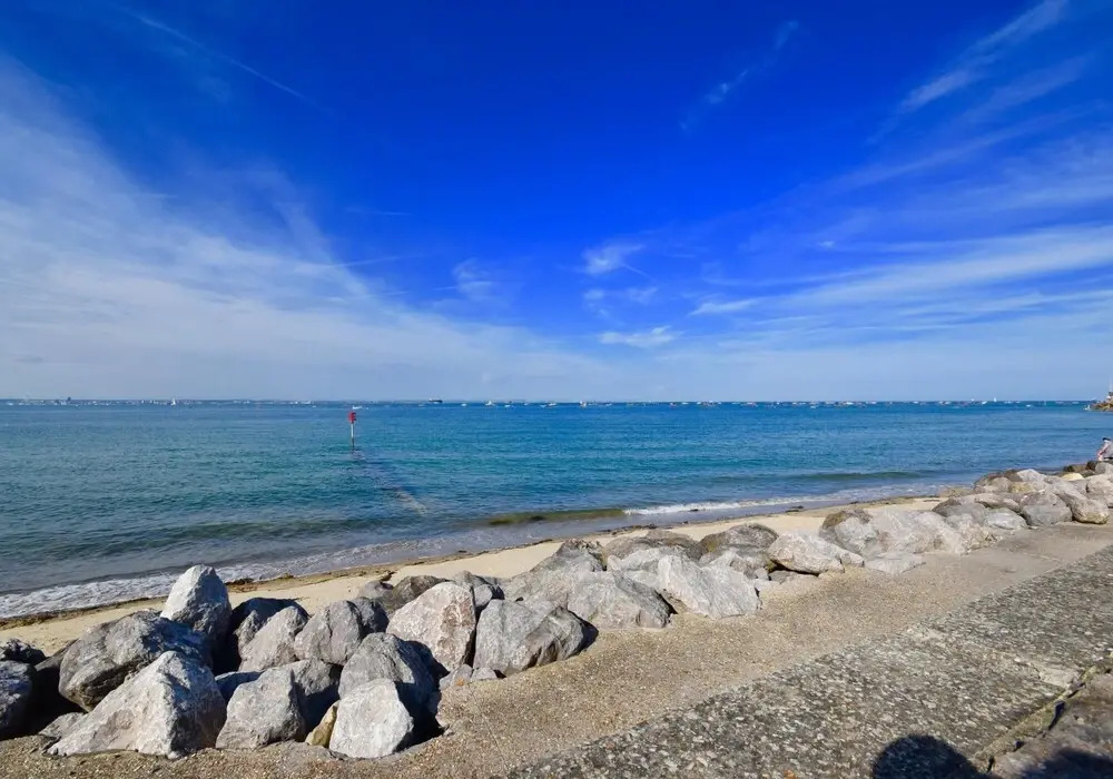 Seashells Dog Friendly Seaview Beach Chalet Sleeps 4 Beach Opposite