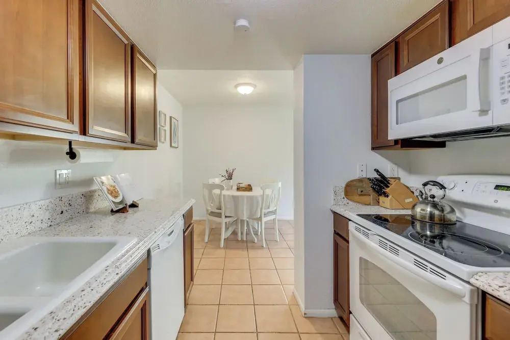 2 Mi to Old Town & Fashion Sq: Townhome w/ Pools