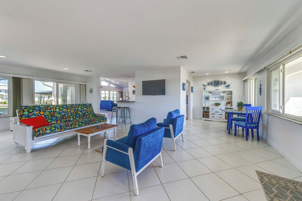 2 Mi to Englewood Beach! Home w/ Private Dock