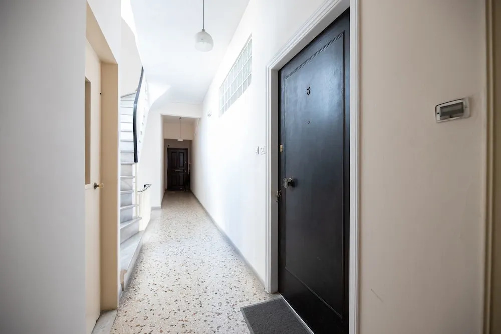 Renovated lovely aptm near to Acropolis