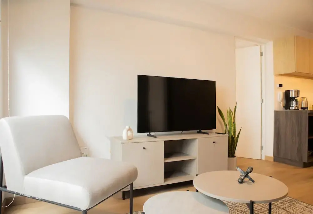 w Elegant 2BR w/ Great Balcony in Miraflores