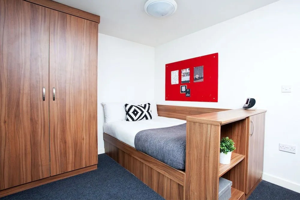 Modern Student-Only Studios by Angel High Street