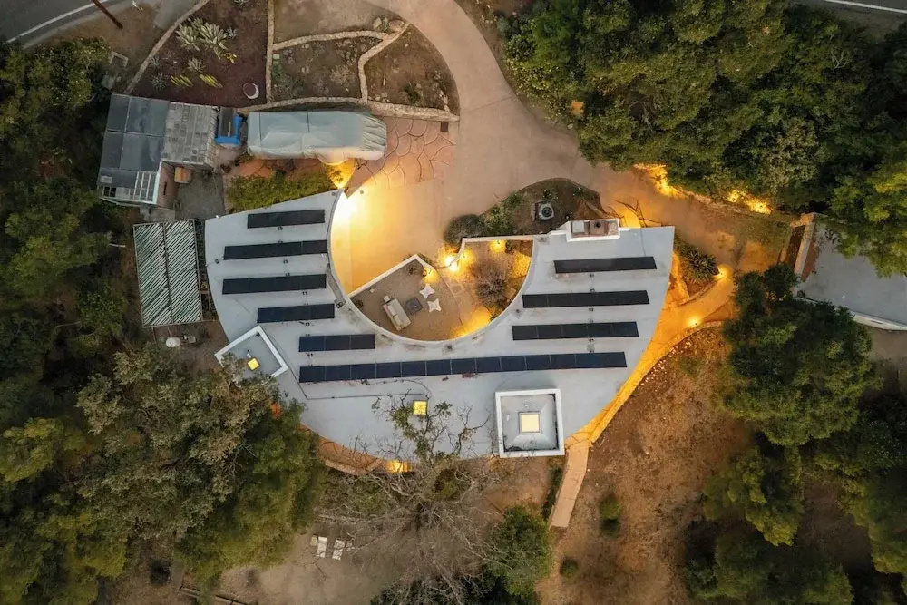 Sleeps 10, Luxe 2 Homes Malibu Hills Retreat Cielo Estate by Avantstay