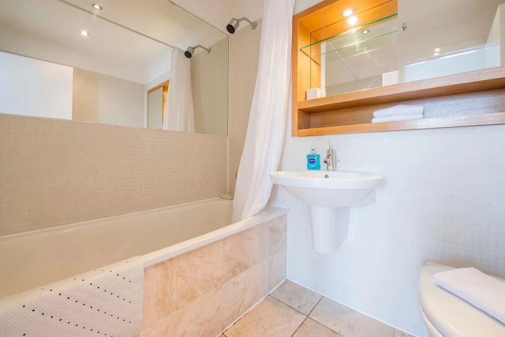 2 Bedroom Loft Apartment With City View
