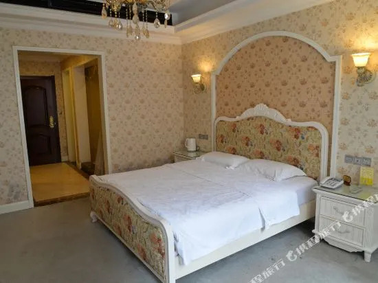 Yibin Peninsula Holiday Inn (Rhine Spring Commercial Center)