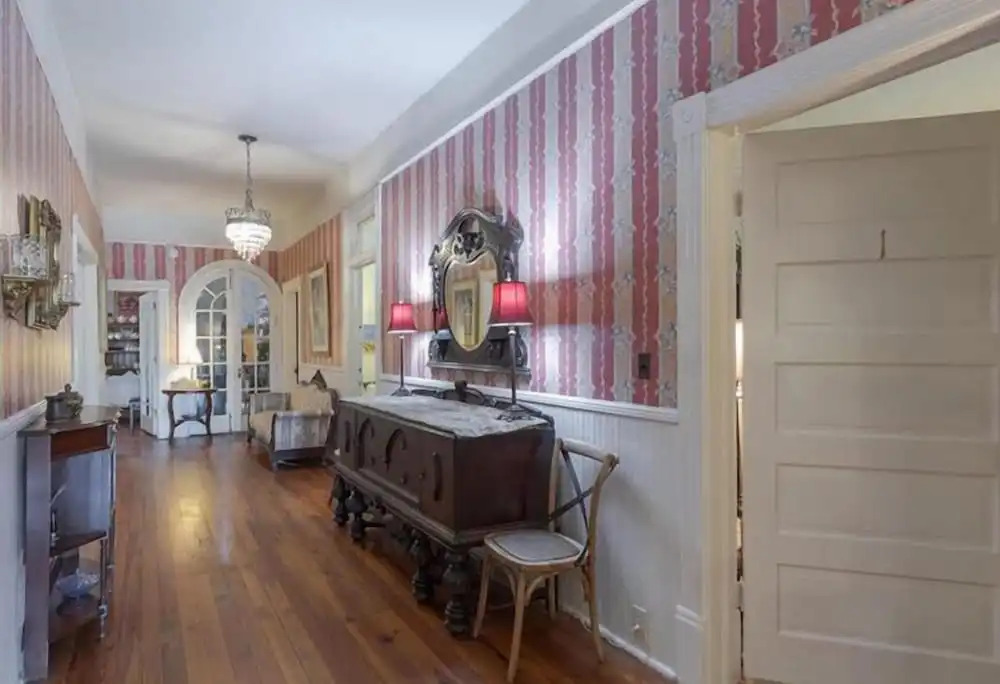 Veranda Historic Inn