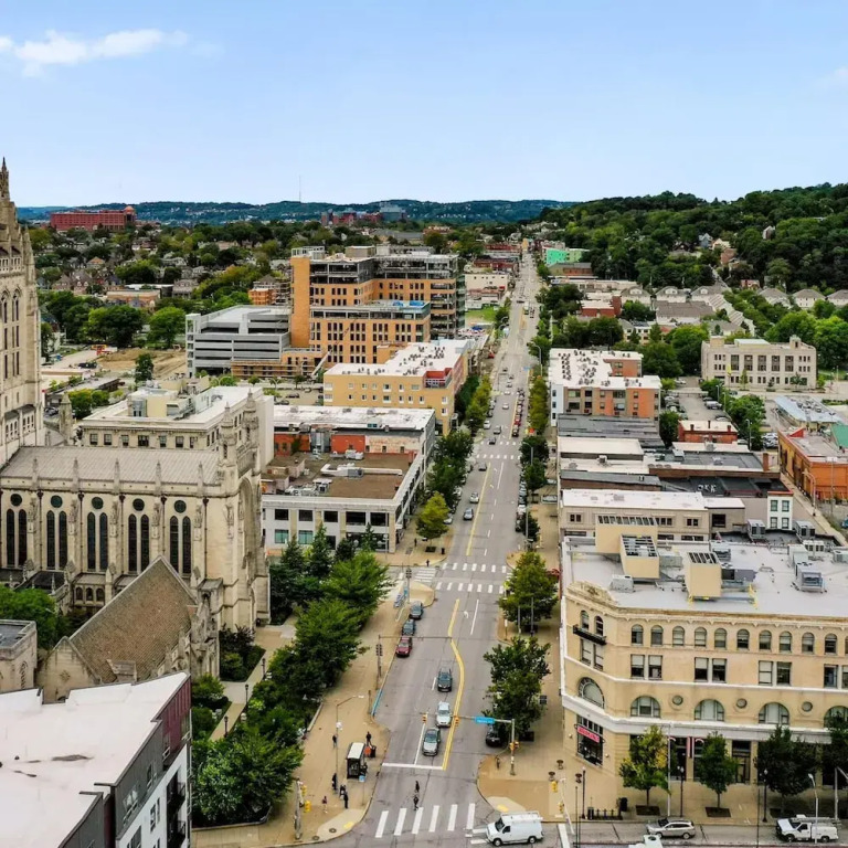 Kasa Trendy Studio Steps to Bakery Square The Maverick