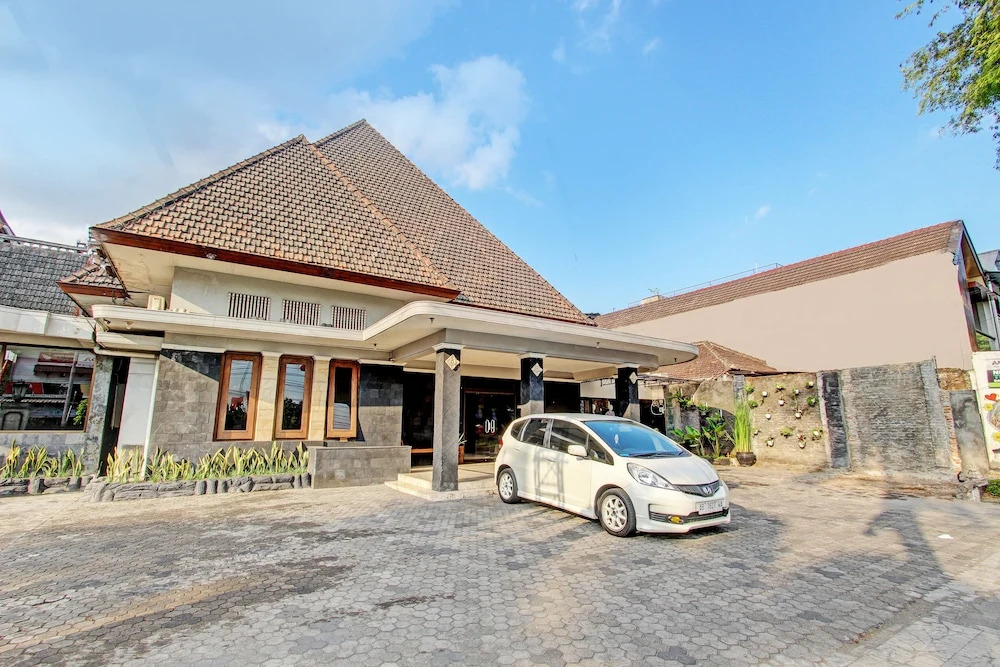 Super OYO Capital O 93240 Candra Dewi Hotel