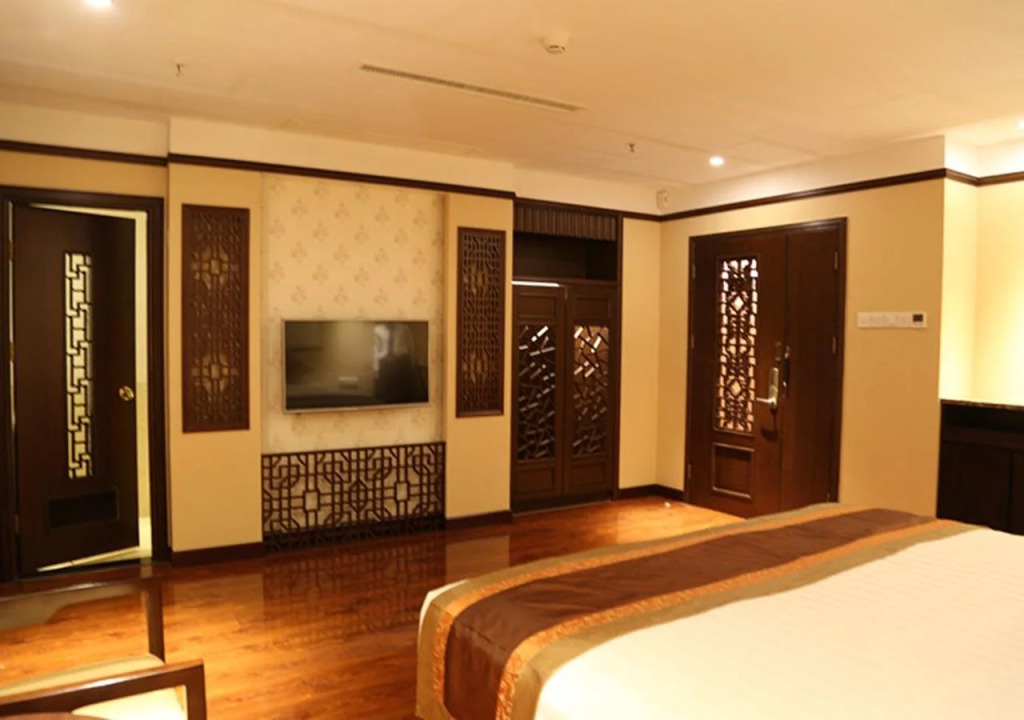 Golden Sun Commercial Hotel
