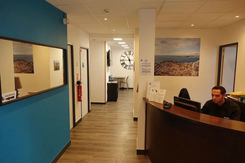 CouettHôtel Brest Port de plaisance, Les pieds dans leau
