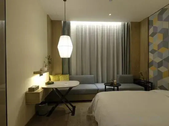 Changyang Wetland Park Hotel (Xiangyang Hanjiang Wolong Bridge)