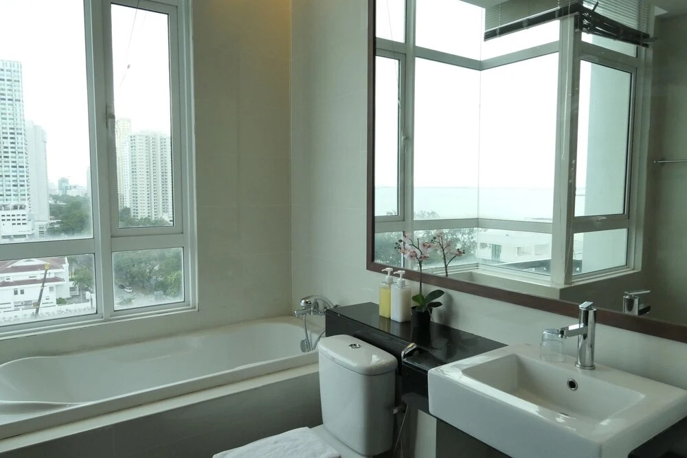 Gurney Seafront Supercondo 4B Penthouse