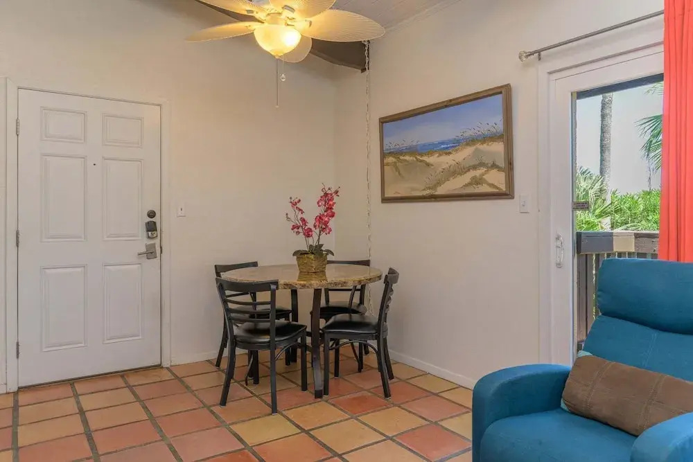 Tiki 204 - Standard 1br Condo W/ Balcony Sleeps 4 1 Bedroom Condo