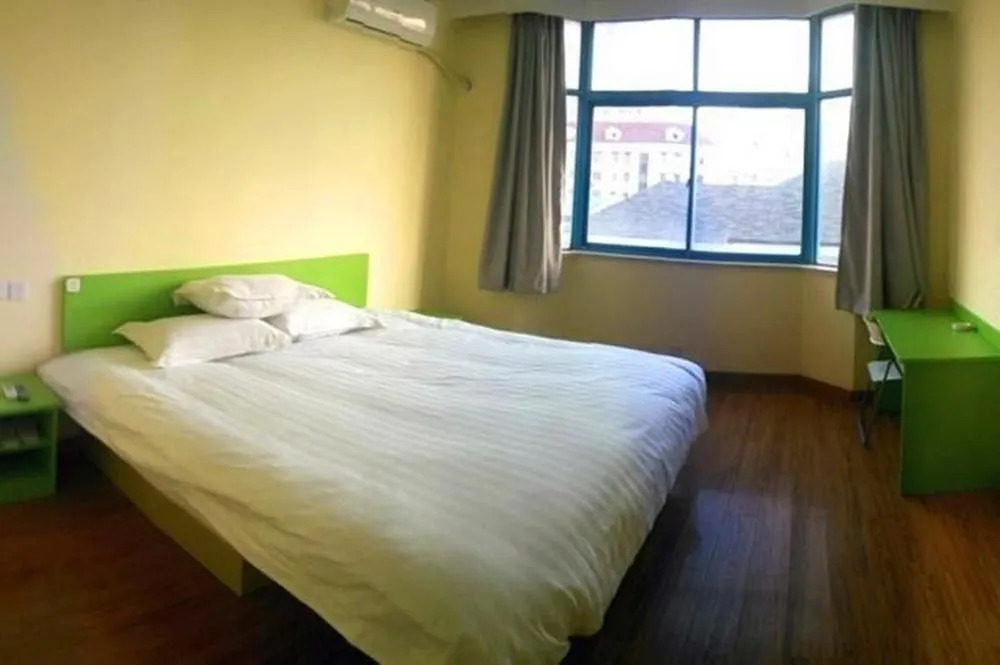 Hanting Hotel Shanghai Babaiban Pudian Road Subway Station