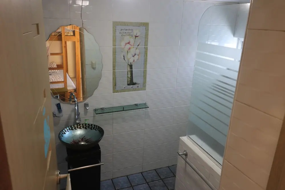 White Whale Guesthouse - Hostel