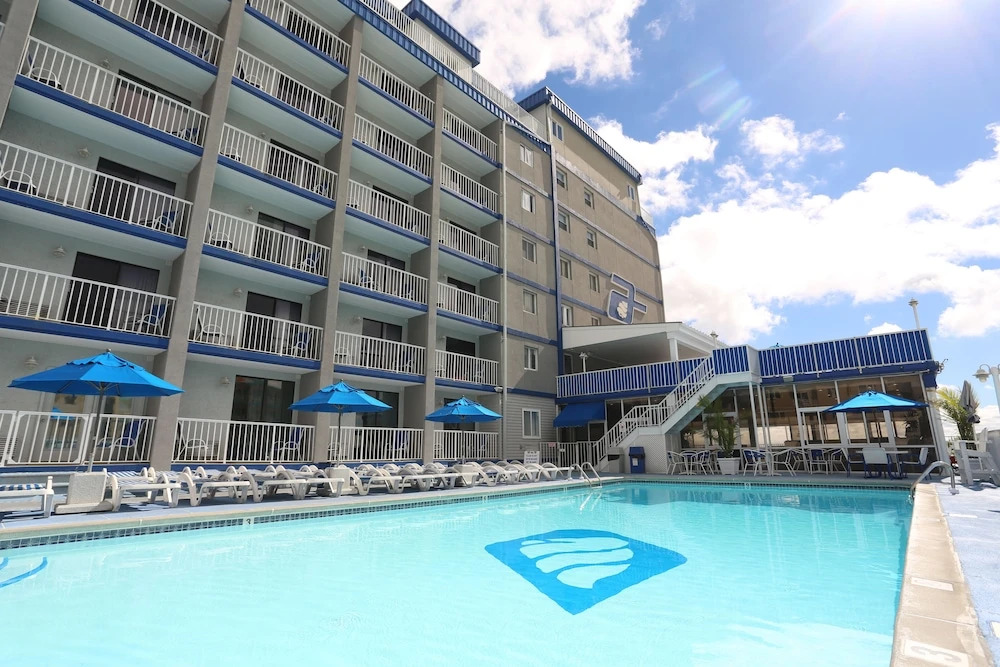 Adventurer Oceanfront Inn