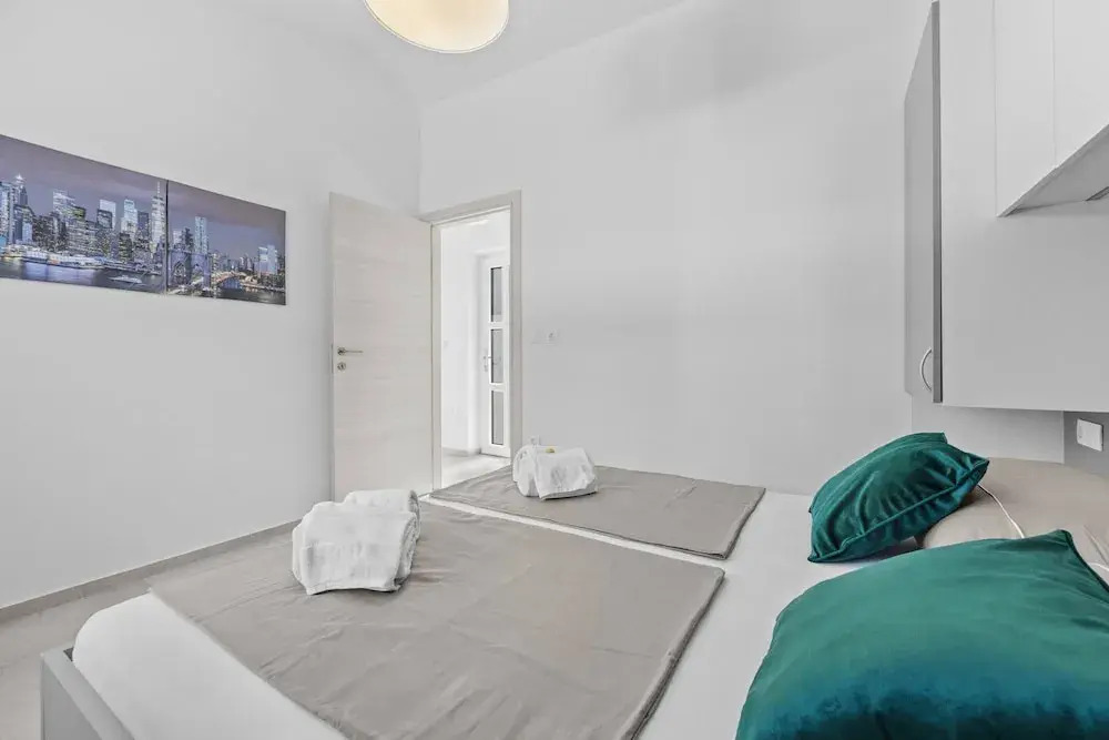 Cosy Apartment Near Rock Beach