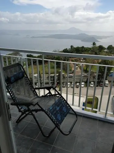 Taal Volcano View Corner Unit With Balcony