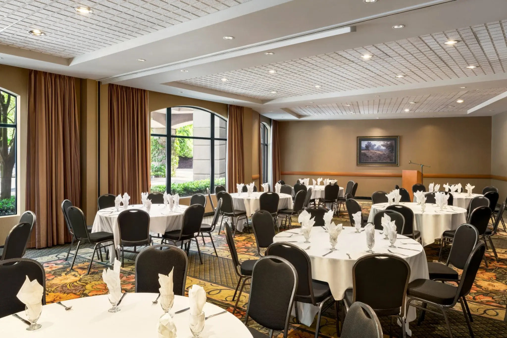 DoubleTree by Hilton North Vancouver