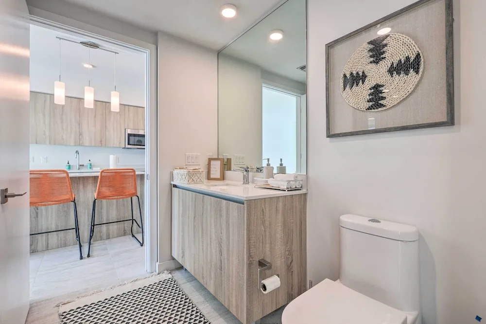 Chic Miami Condo w/ Pool, 6 Mi to South Beach