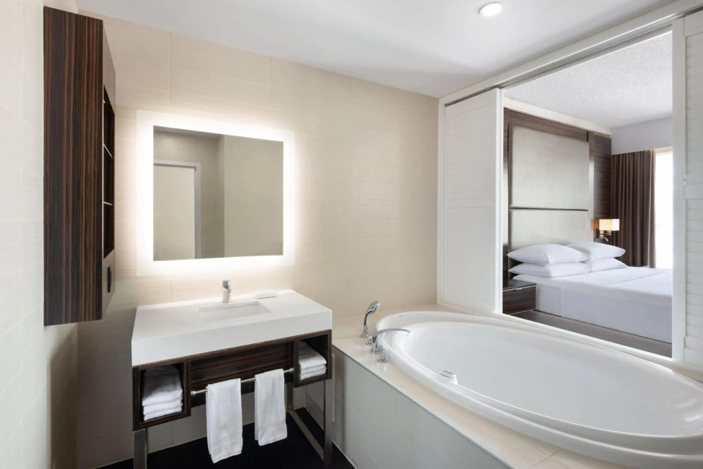 Delta Hotels by Marriott Edmonton Centre Suites