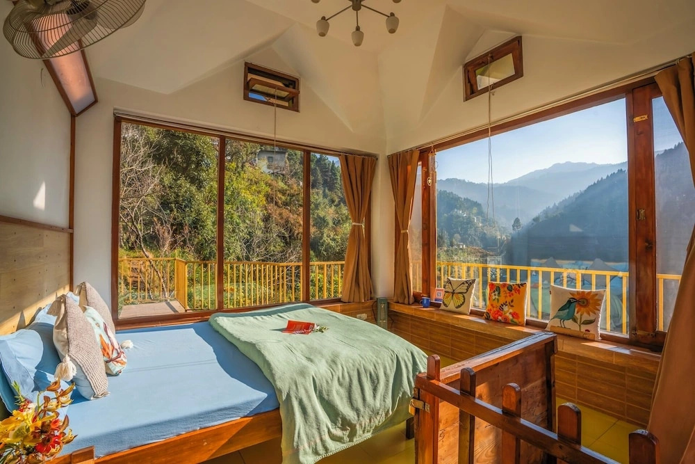 LiveAway Mussoorie, Kempty by PACK