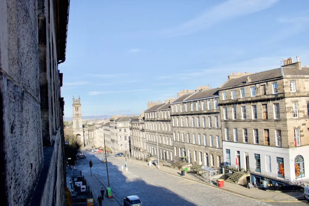 3 Bedroom Apartment in Edinburgh's New Town