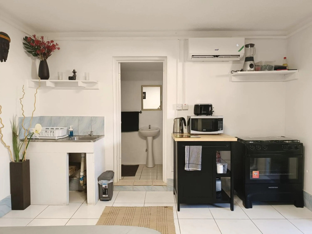 Garden Studio Flat Mango Walk