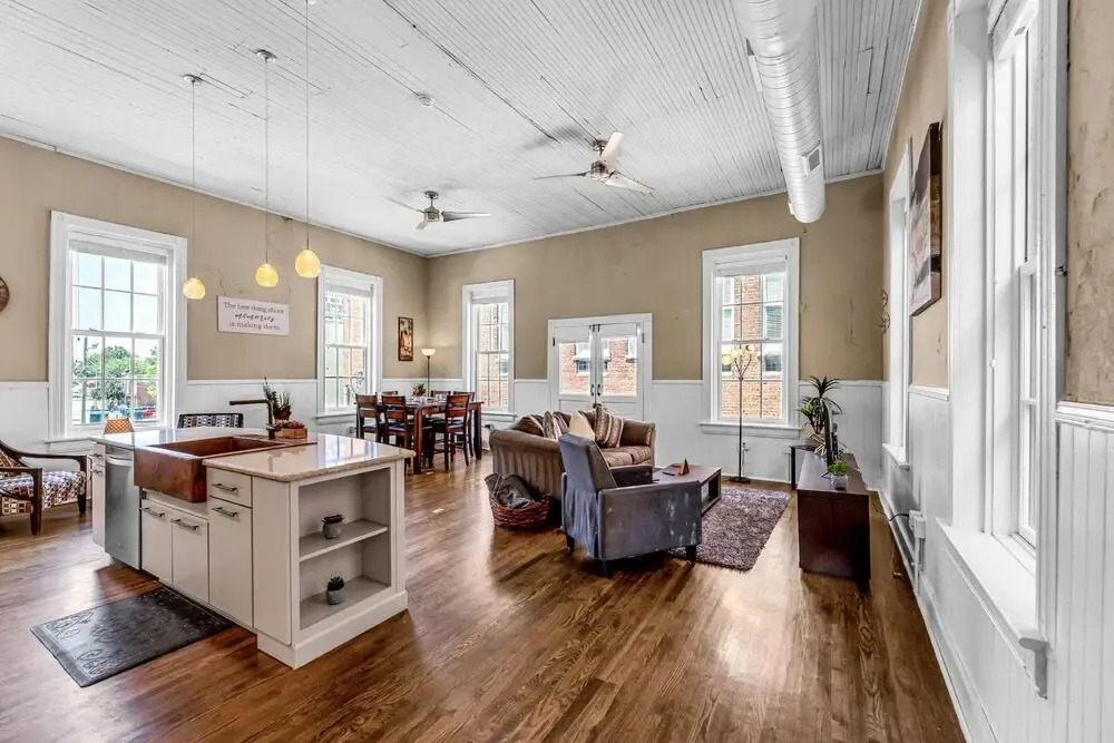 Downtown Delight - Private Balcony - Downtown Condo