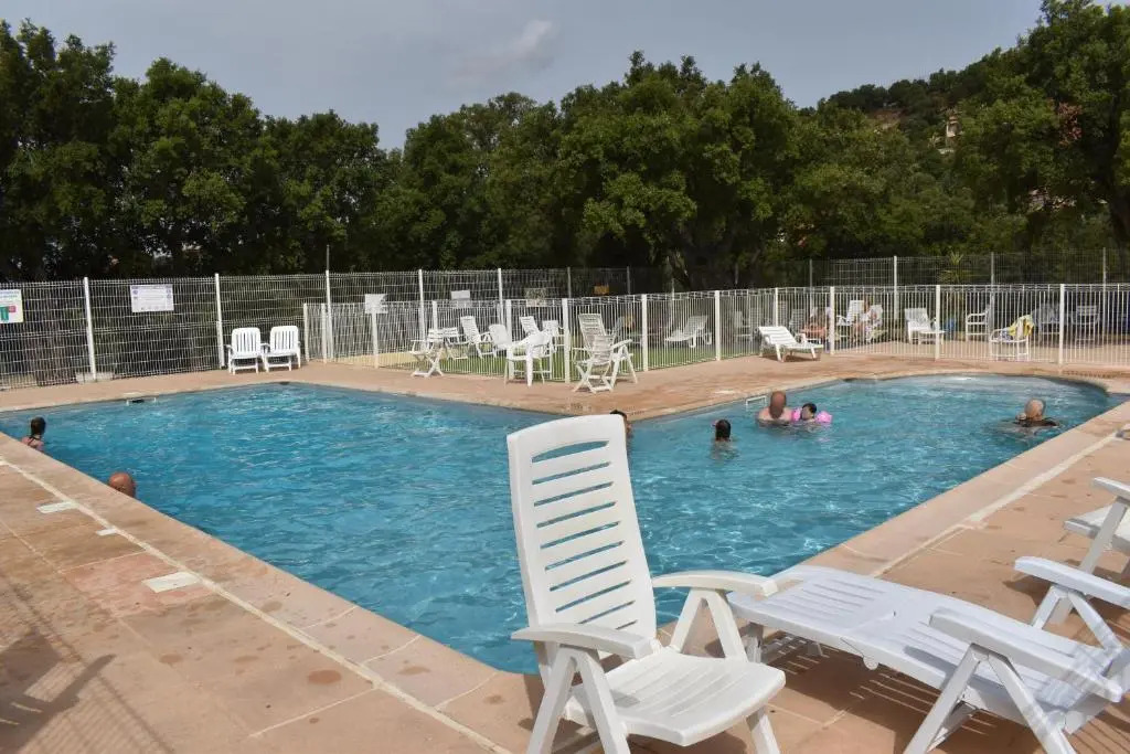 Petit mas au paradis avec piscine pour 6 personnes