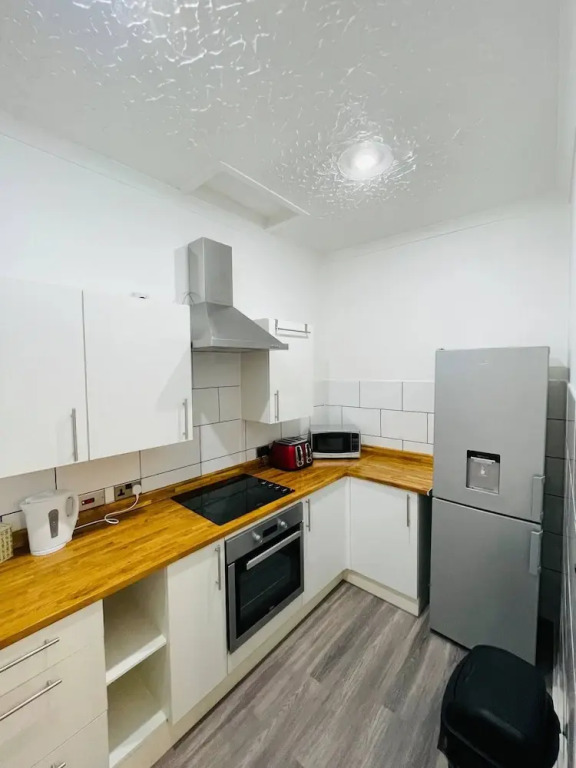 1 Bedroom Pet Friendly Apt Wd Free Wifi, Parking, Netflix & Pool Table. Sleeps 3