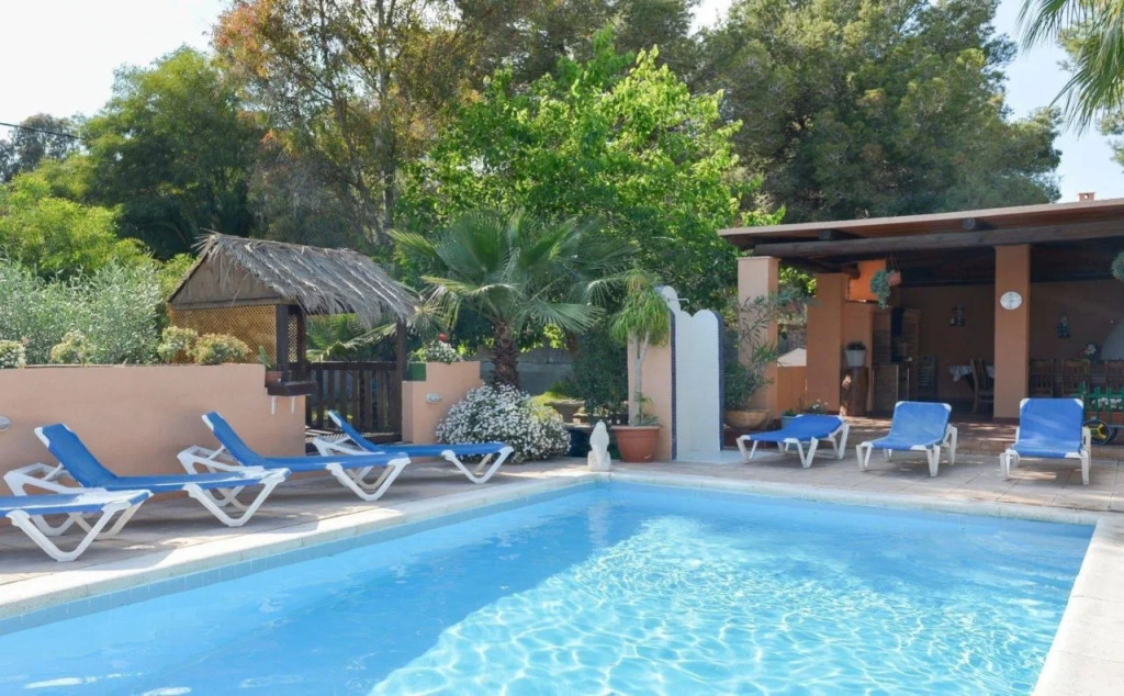 Villa by Playa den Bossa & Ibiza town 7min, BBQ