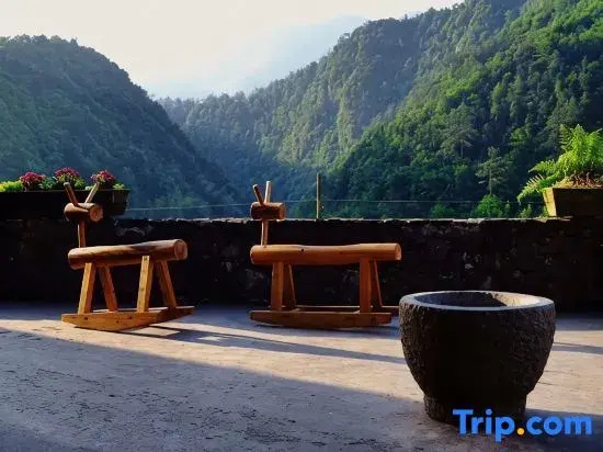 Houyuan Cottage  Homestay