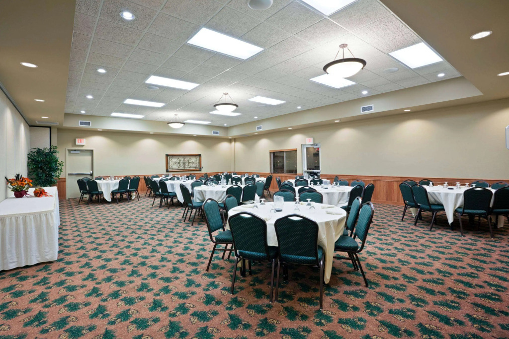 AmericInn by Wyndham Fort Pierre - Conference Center