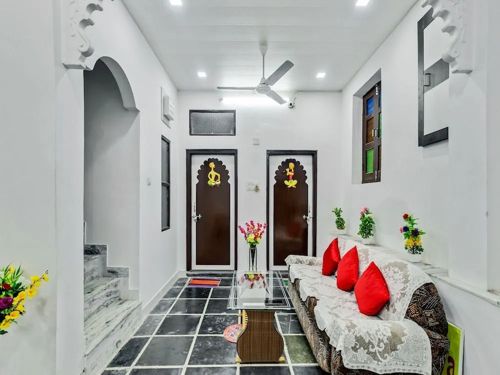 OYO 13507 Home Heritage Stay Near City Palace