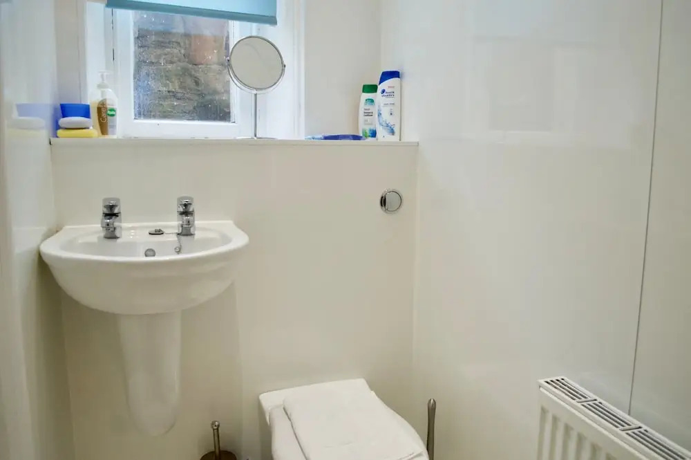 3 Bedroom Flat In Morningside