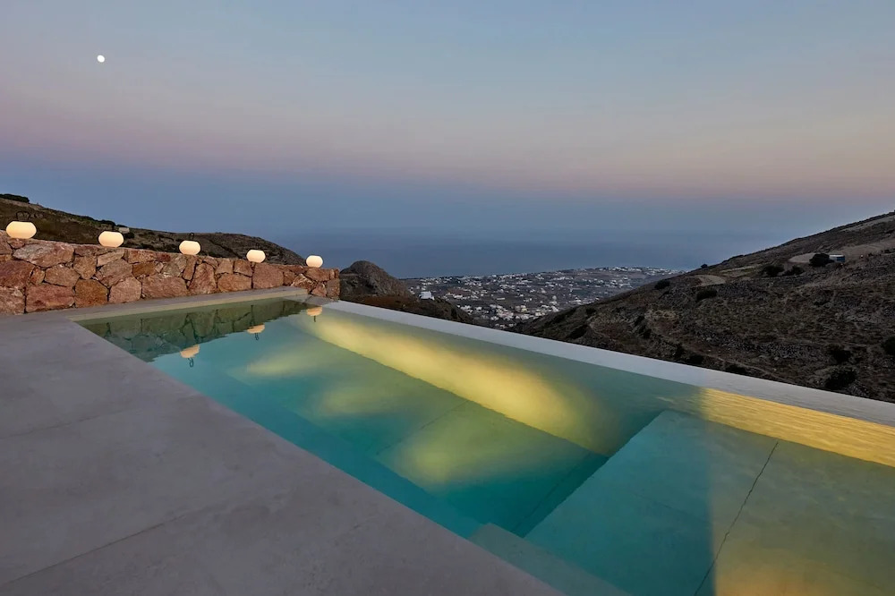 Santorini Sky, The Retreat