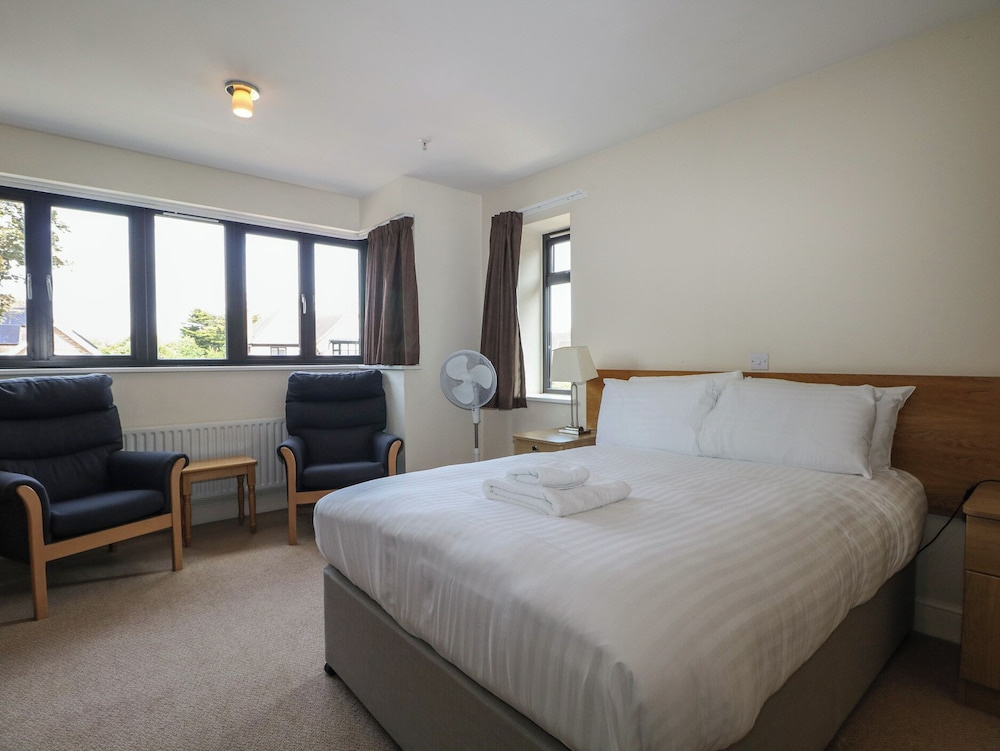 Marine Court Second-floor Double Bedroom With Bathroom